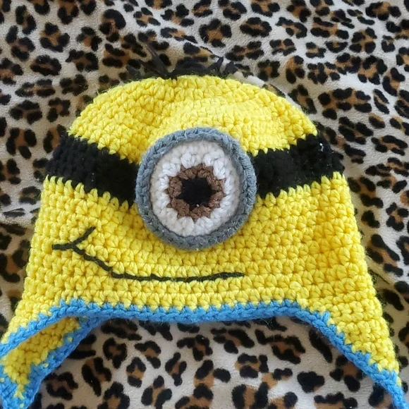 2 Minion beanies - Picture 2 of 7